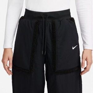Nike Women’s Woven Essential High Rise Loose Fit Pants Black Sz Large